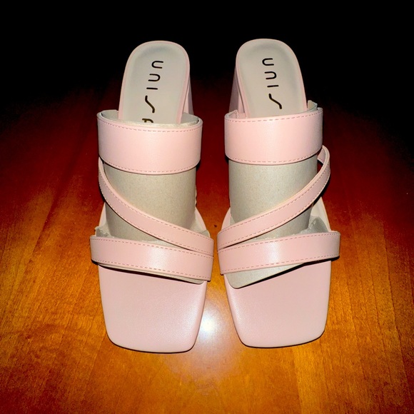 Women’s sz 8.5M Unisa Miriam box is no good crushed will send in generic box - Picture 2 of 4